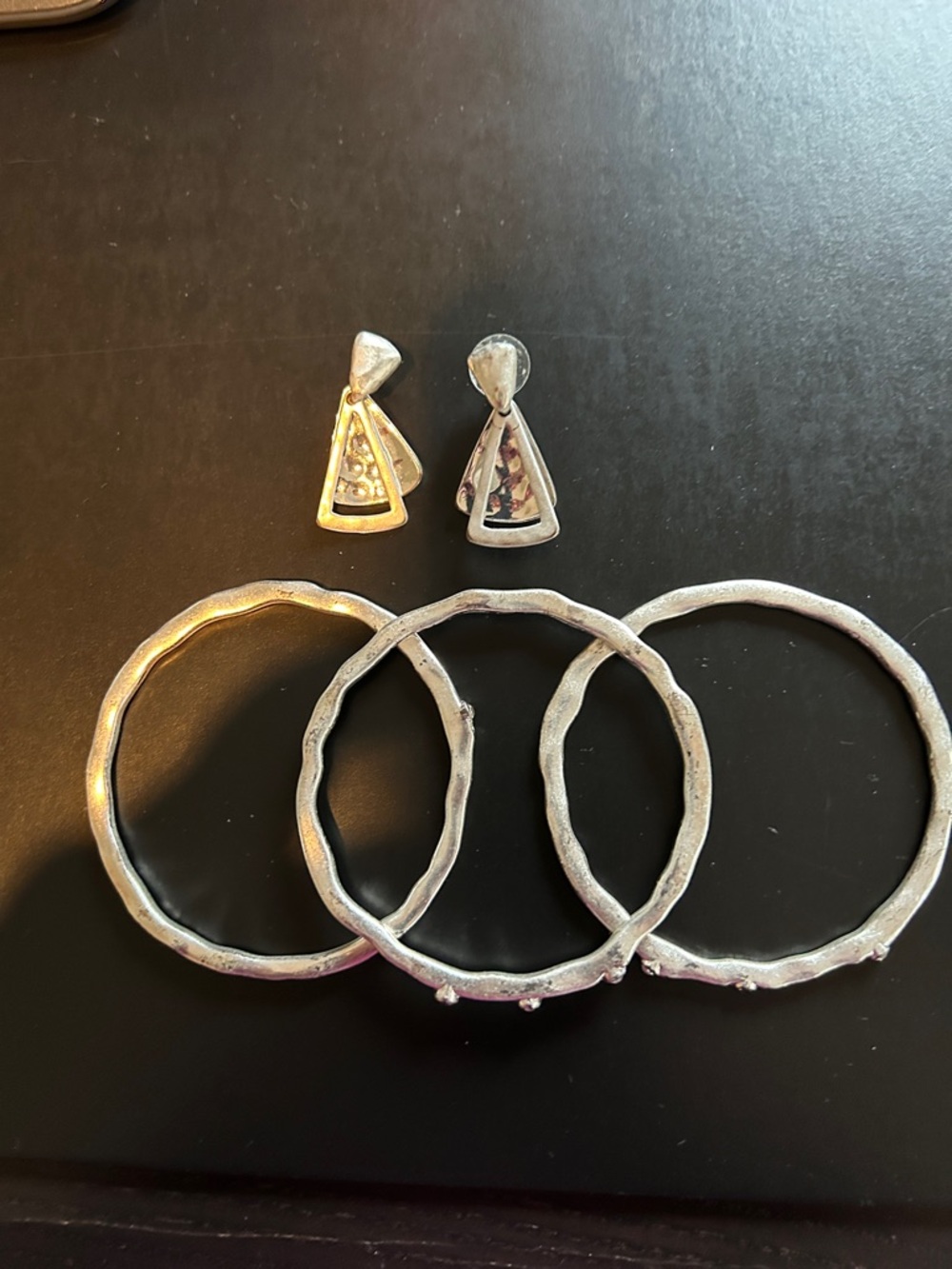 Chico’s hammered silver tone Women’s Bangle Set with Drop Earrings